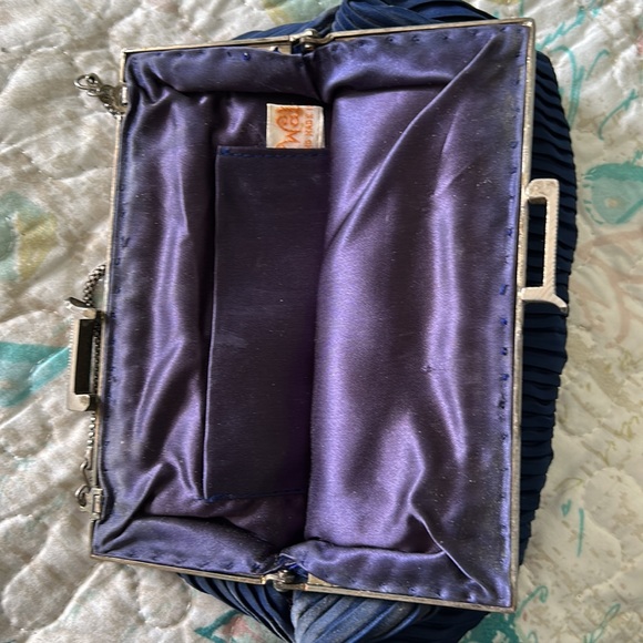 Vintage blue satin 1920s style purse. - Picture 2 of 3